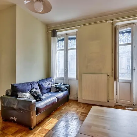Cosy Of 30m ² With Balcony 아파트 *